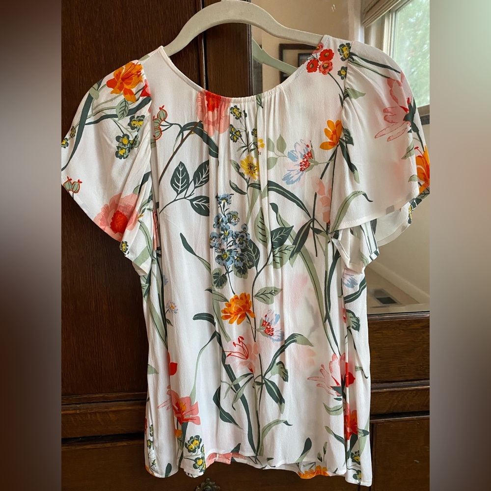 LOFT floral button back blouse